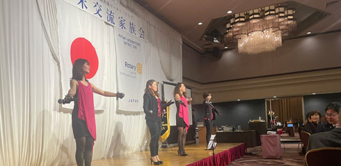 �N���𗬉Ƒ���