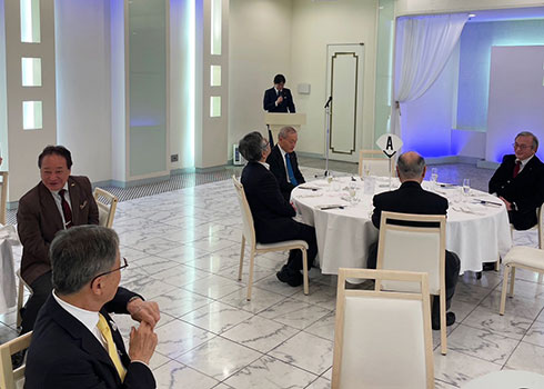 �V������}��3