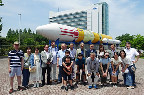 �t�̉Ƒ��� JAXA���ΉF���Z���^�[���w�E�����\�񋴂߂���